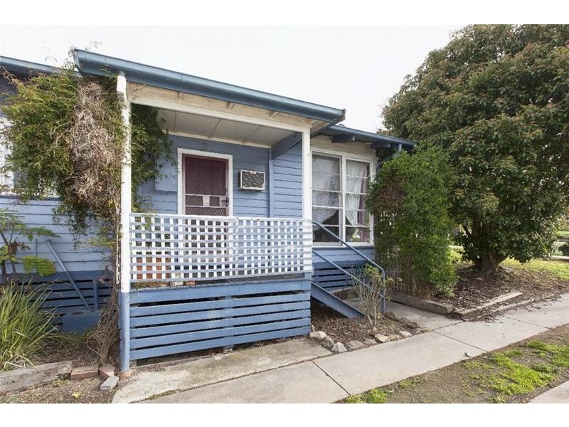 24 Montgomery Street, Ararat VIC 3377