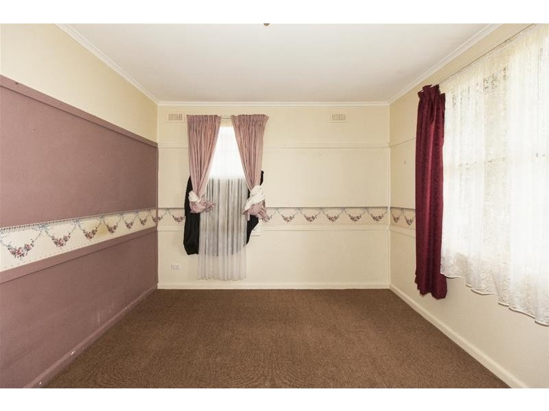 24 Montgomery Street, Ararat VIC 3377