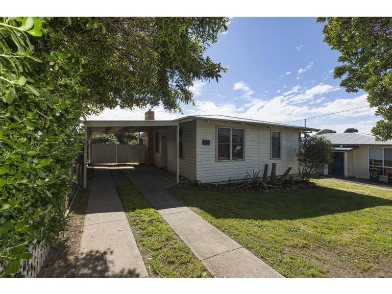 11 MONTGOMERY  Street, Ararat VIC 3377