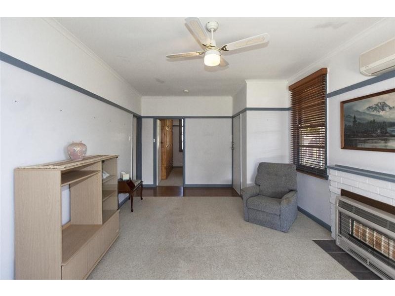 11 MONTGOMERY  Street, Ararat VIC 3377