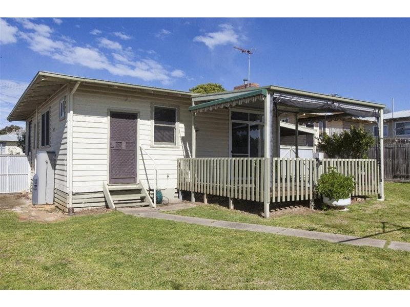 11 MONTGOMERY  Street, Ararat VIC 3377