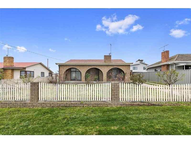 32 Hewitt Street, Ararat VIC 3377