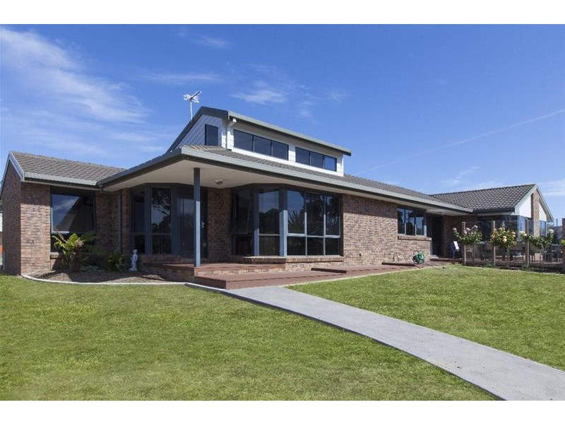 74 TATYOON Road, Ararat VIC 3377