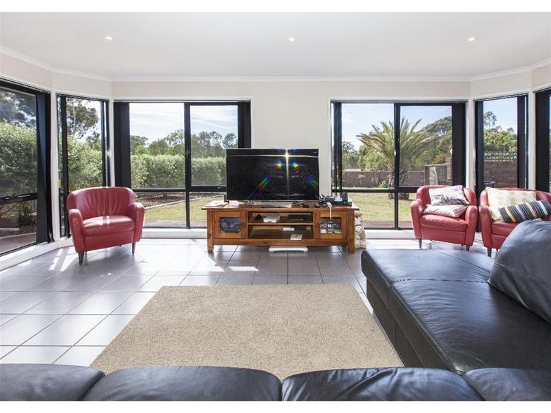 74 TATYOON Road, Ararat VIC 3377