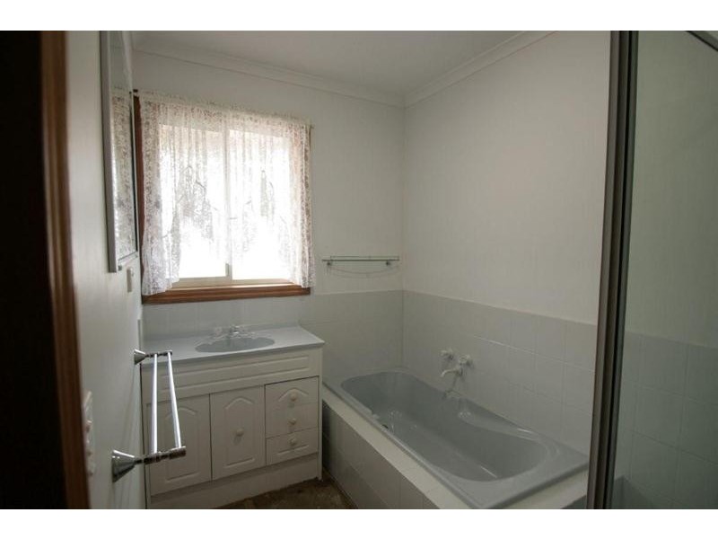 16 TEMPLE Street, Ararat VIC 3377