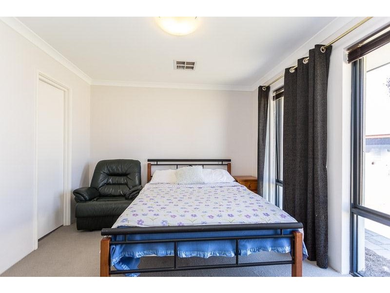 1/2 Salamanca Boulevard, Seville Grove WA 6112