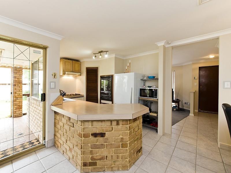 8 Regan Place, Seville Grove WA 6112