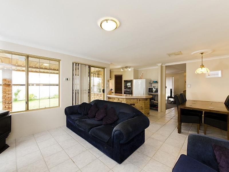 8 Regan Place, Seville Grove WA 6112