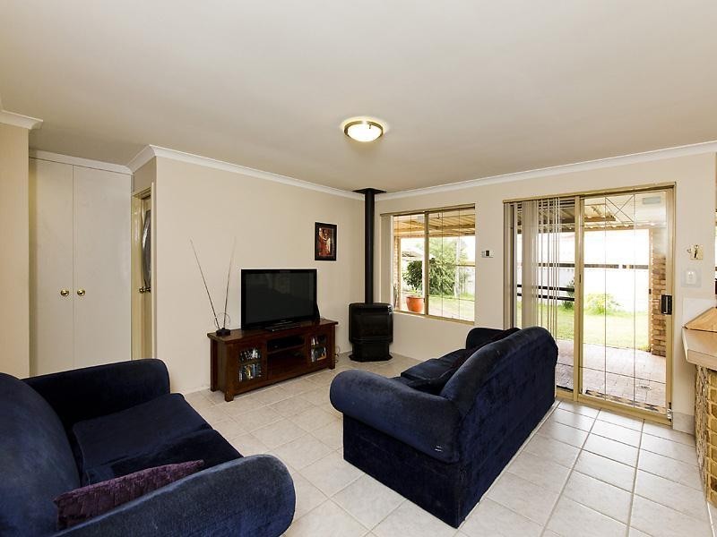 8 Regan Place, Seville Grove WA 6112