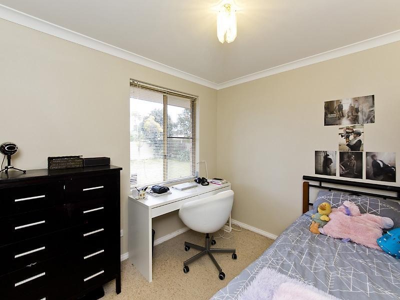 8 Regan Place, Seville Grove WA 6112