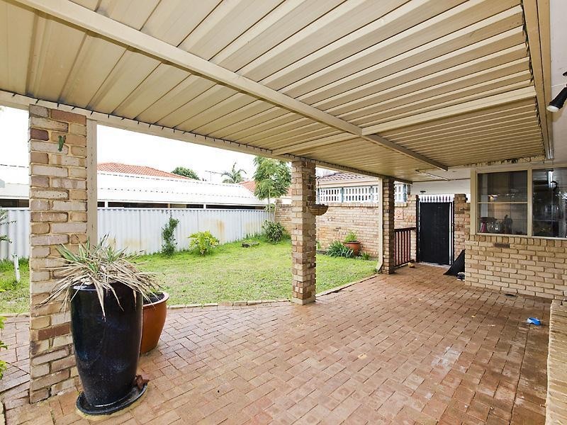 8 Regan Place, Seville Grove WA 6112