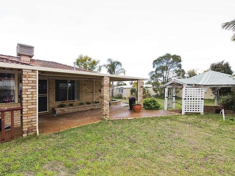 8 Regan Place, Seville Grove WA 6112