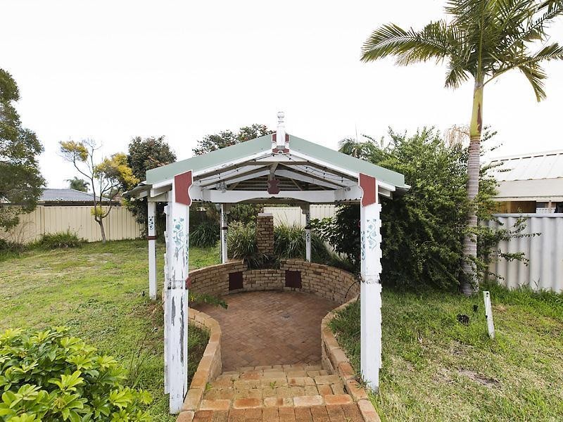 8 Regan Place, Seville Grove WA 6112