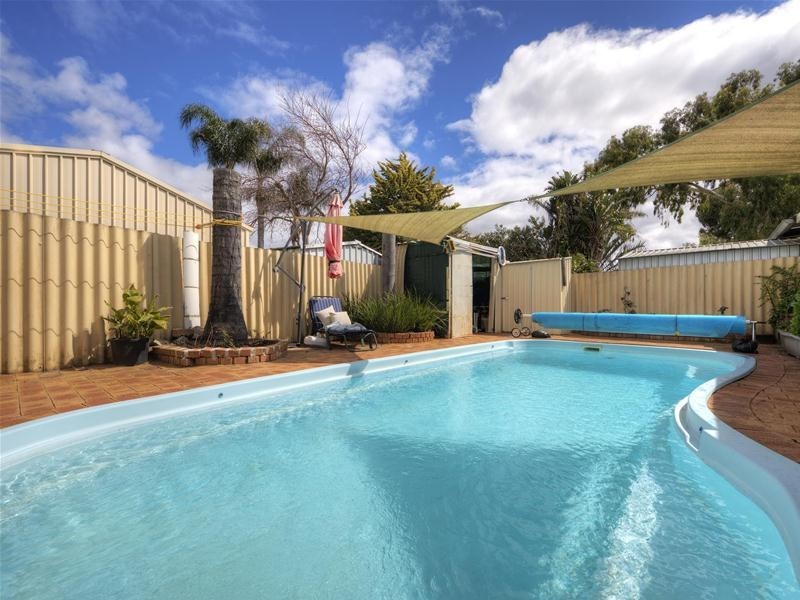 6A Clements Grove, Armadale WA 6112