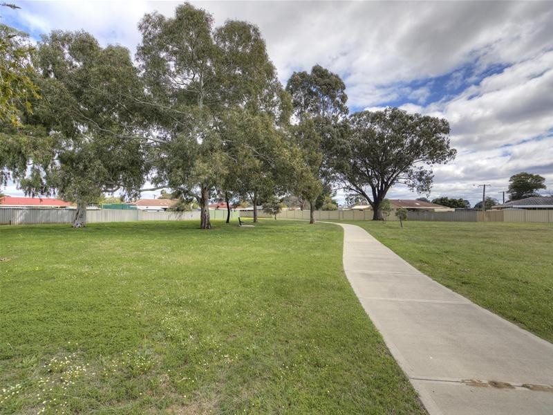 6A Clements Grove, Armadale WA 6112