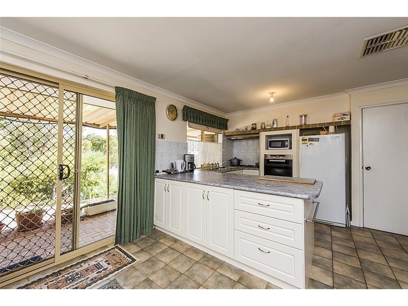 41 Amethyst Crescent, Mount Richon WA 6112