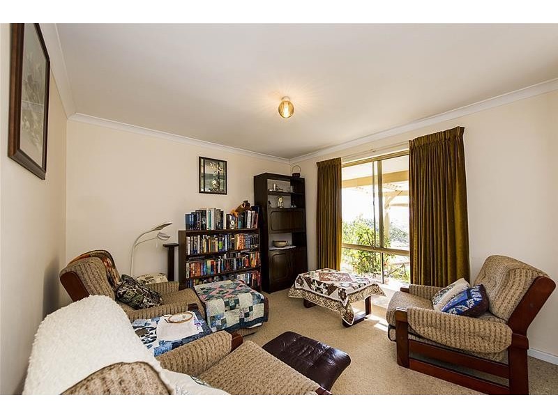 41 Amethyst Crescent, Mount Richon WA 6112