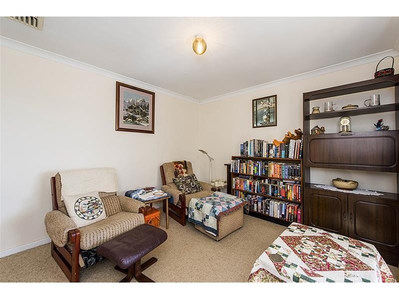 41 Amethyst Crescent, Mount Richon WA 6112