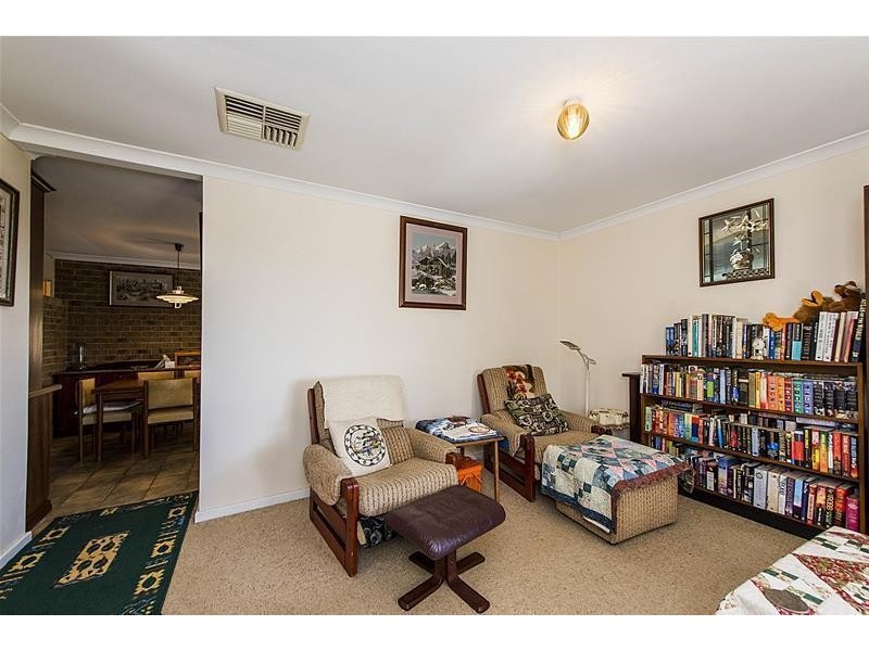 41 Amethyst Crescent, Mount Richon WA 6112