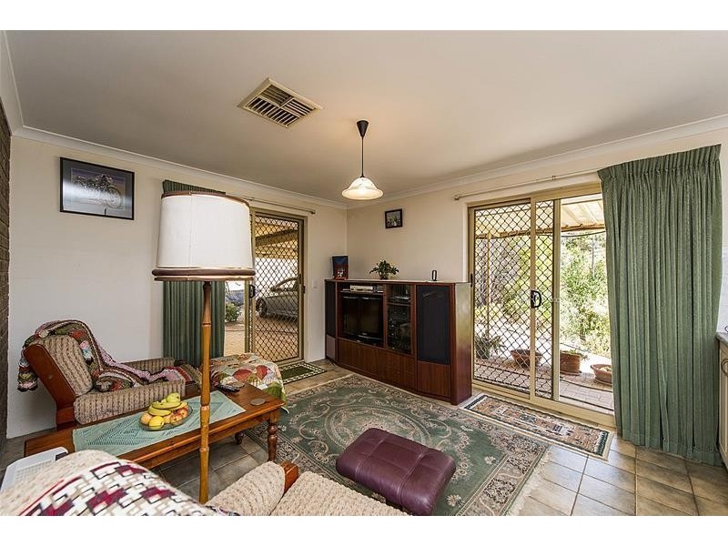 41 Amethyst Crescent, Mount Richon WA 6112