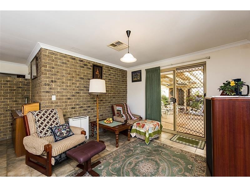 41 Amethyst Crescent, Mount Richon WA 6112