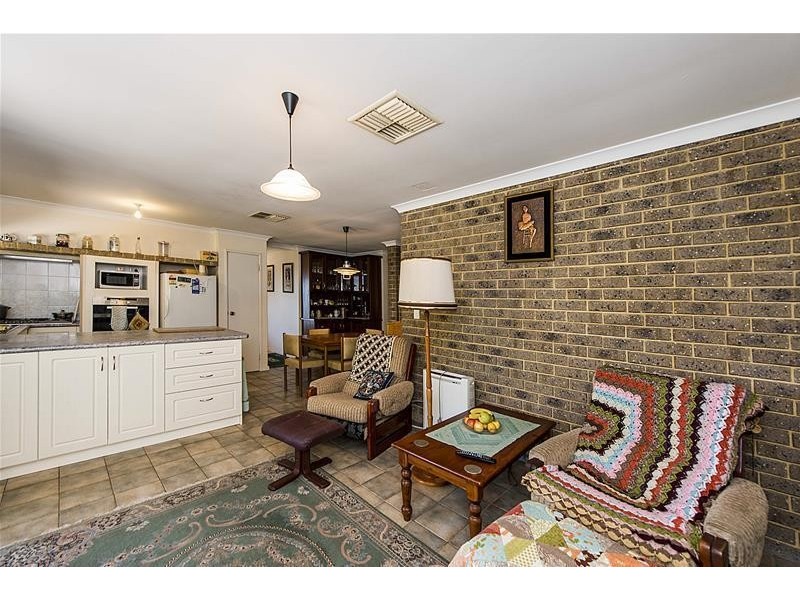 41 Amethyst Crescent, Mount Richon WA 6112