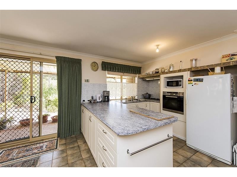 41 Amethyst Crescent, Mount Richon WA 6112