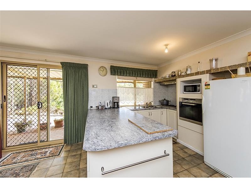 41 Amethyst Crescent, Mount Richon WA 6112