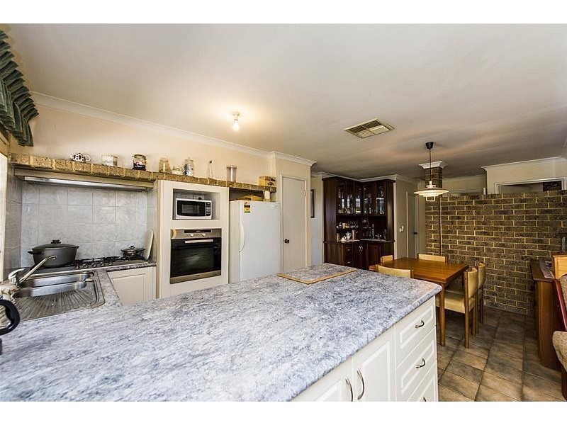 41 Amethyst Crescent, Mount Richon WA 6112