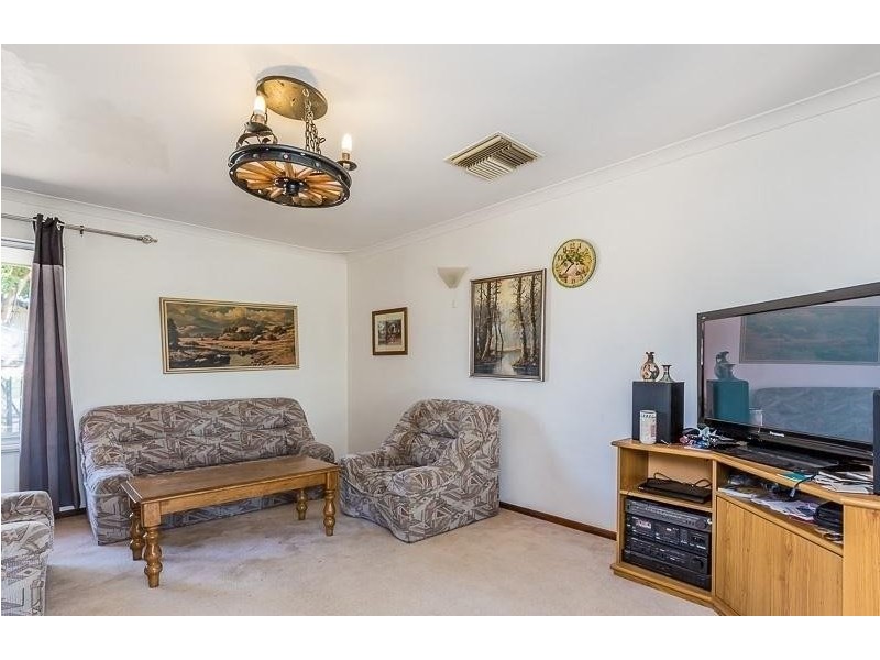 10 Tomah Road, Armadale WA 6112