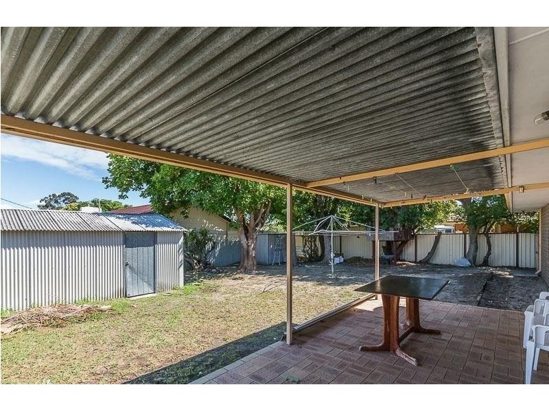 10 Tomah Road, Armadale WA 6112