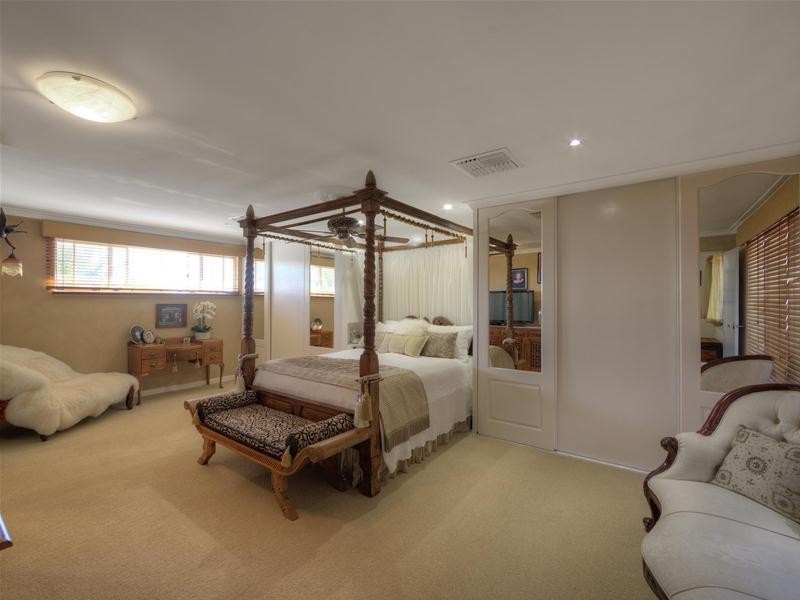 60 Aralia Way, Forrestfield WA 6058