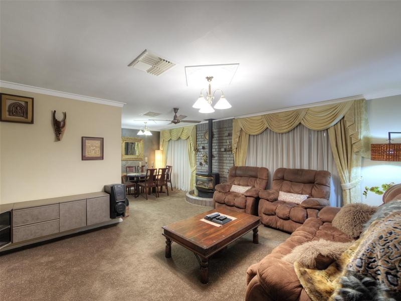 60 Aralia Way, Forrestfield WA 6058