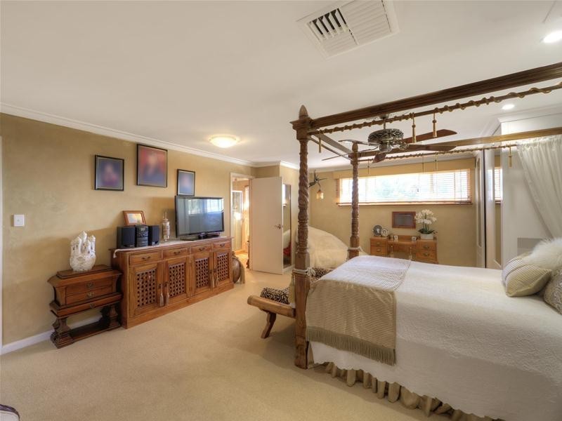 60 Aralia Way, Forrestfield WA 6058