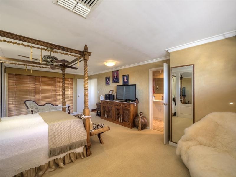 60 Aralia Way, Forrestfield WA 6058