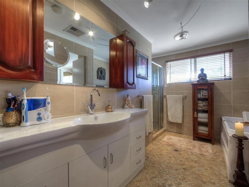 60 Aralia Way, Forrestfield WA 6058