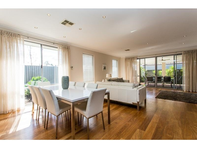 12 Silvershot Avenue, Harrisdale WA 6112