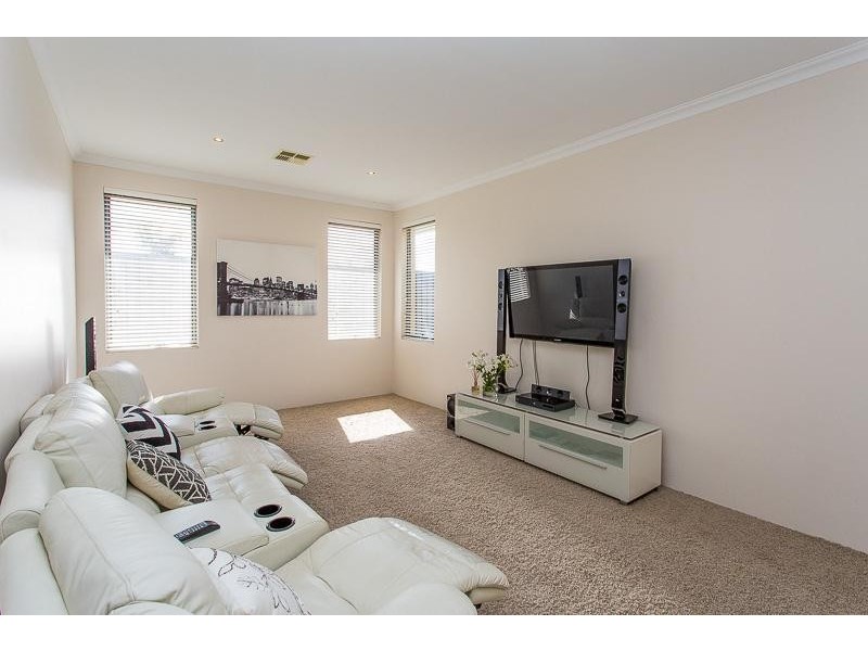 12 Silvershot Avenue, Harrisdale WA 6112