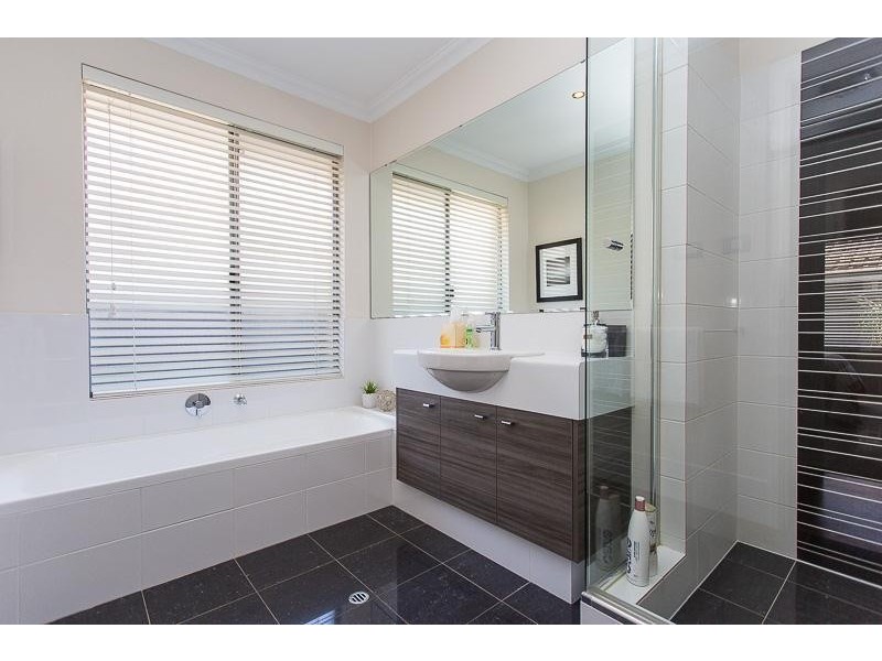 12 Silvershot Avenue, Harrisdale WA 6112