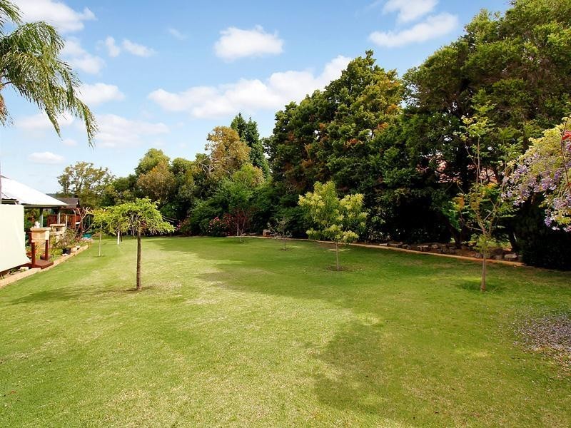 4 Higgins Place, Mount Nasura WA 6112