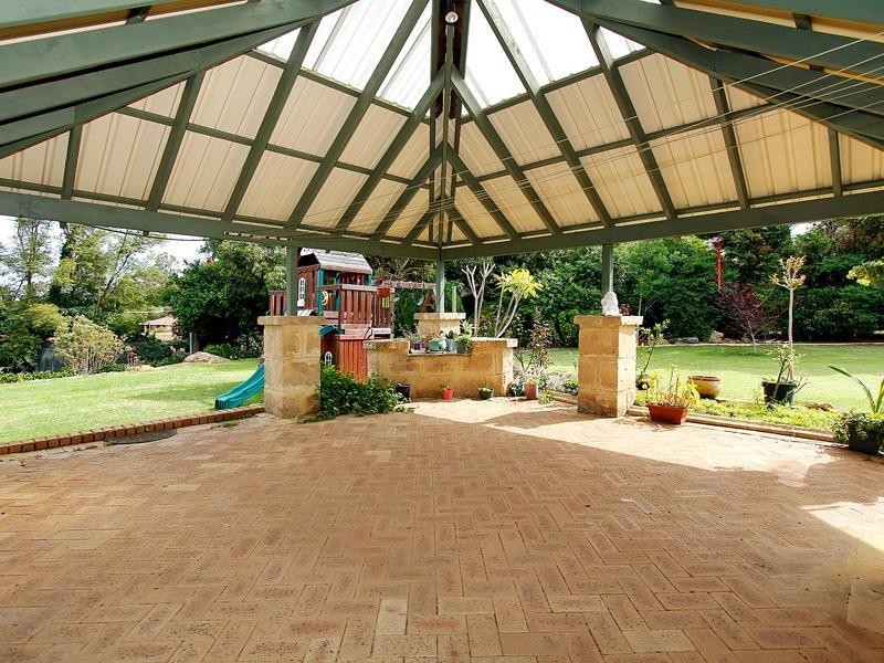 4 Higgins Place, Mount Nasura WA 6112