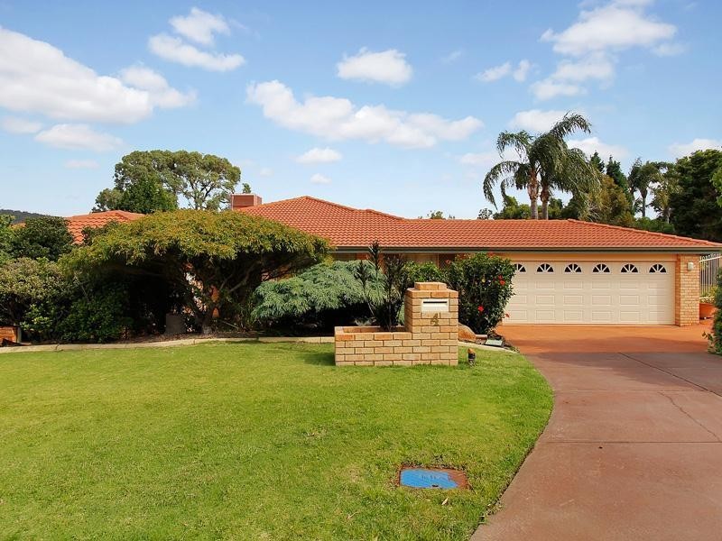 4 Higgins Place, Mount Nasura WA 6112