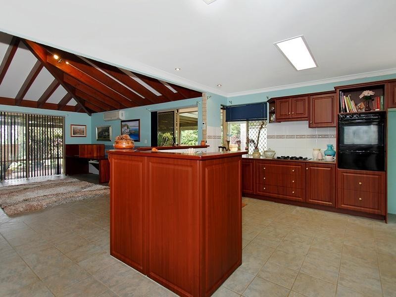 4 Higgins Place, Mount Nasura WA 6112