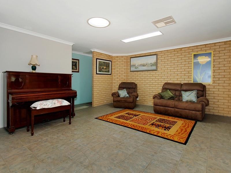 4 Higgins Place, Mount Nasura WA 6112