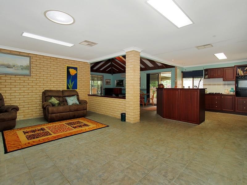 4 Higgins Place, Mount Nasura WA 6112