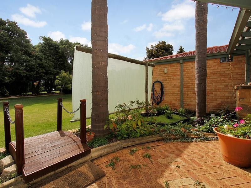 4 Higgins Place, Mount Nasura WA 6112