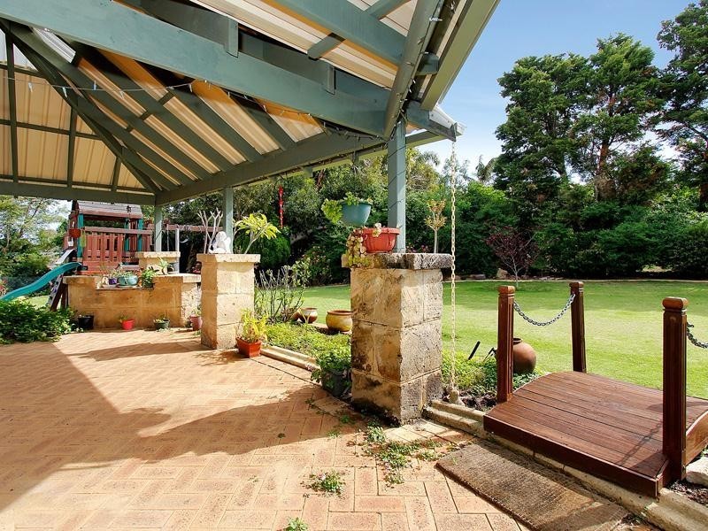 4 Higgins Place, Mount Nasura WA 6112