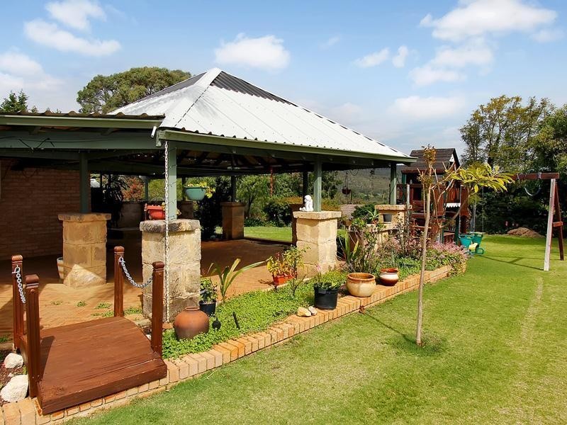 4 Higgins Place, Mount Nasura WA 6112