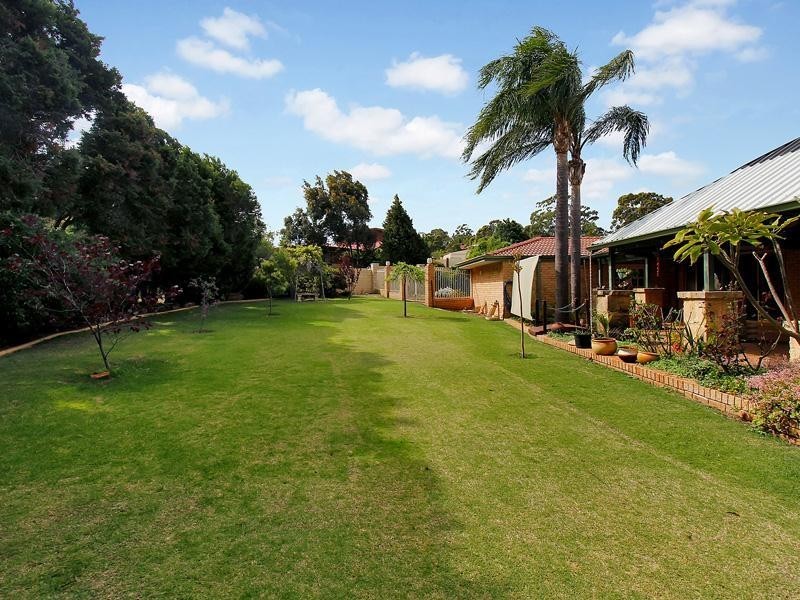 4 Higgins Place, Mount Nasura WA 6112