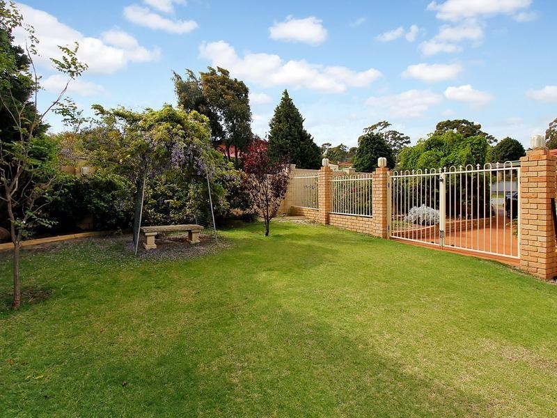 4 Higgins Place, Mount Nasura WA 6112